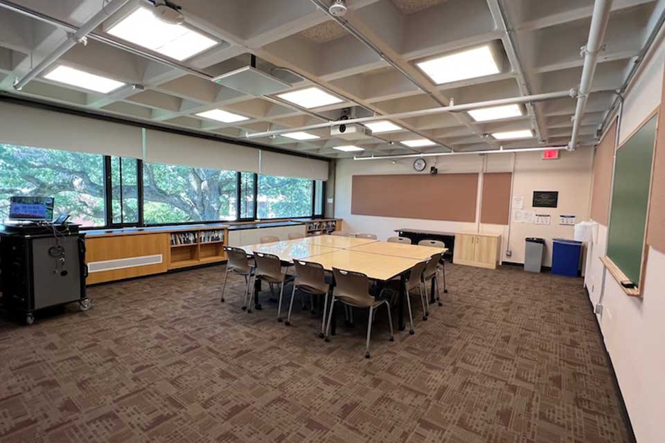 Lown 315 back of room