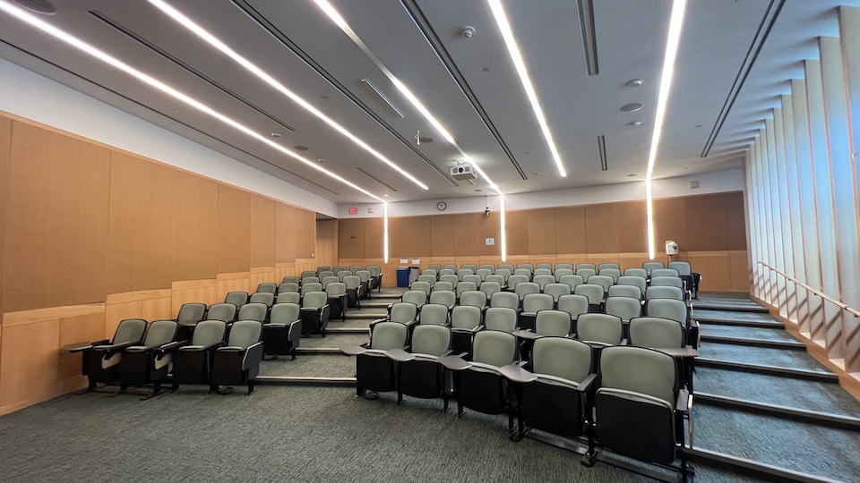 Mandel G03 back of classroom