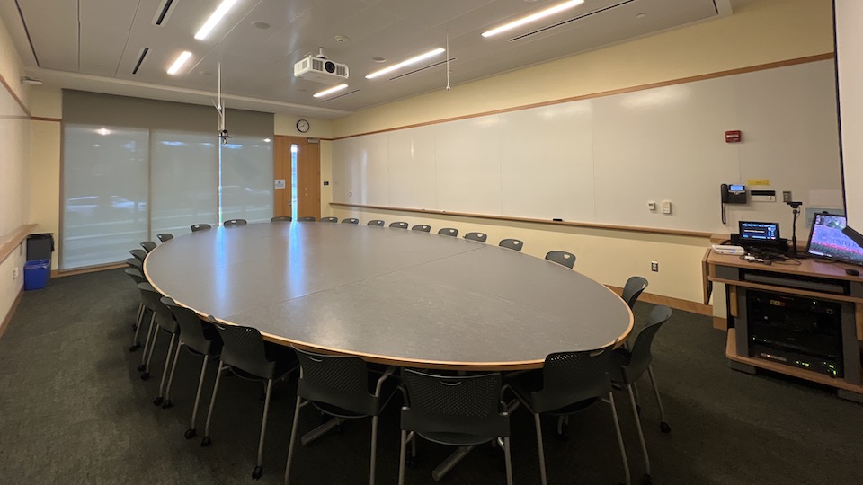 Mandel G10 back of classroom