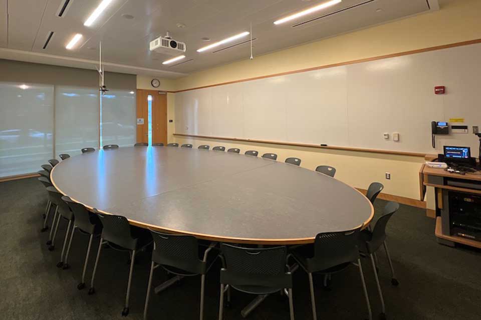 Mandel G10 back of classroom