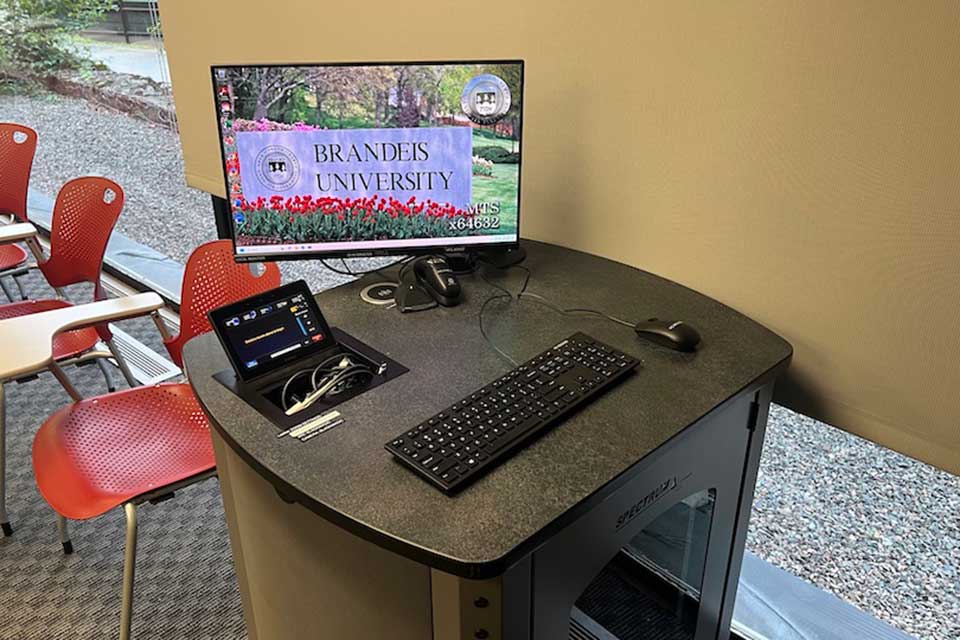 Olin-Sang 124 lectern