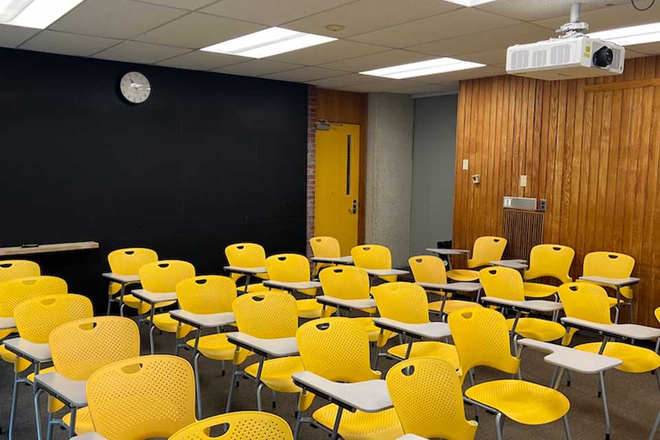 Shiffman 122 back of classroom