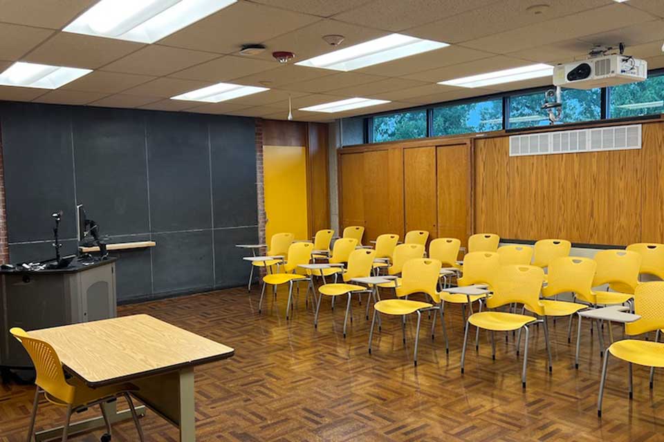 Shiffman 217 back of classroom