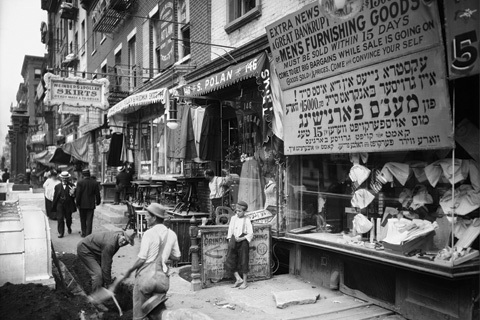Lower East Side street scene in New York City, 1908