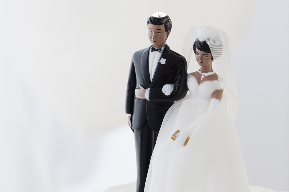 Bride and groom figurines