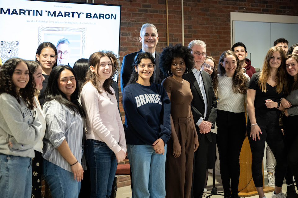 Martin Baron with the Journalism Ethics class.