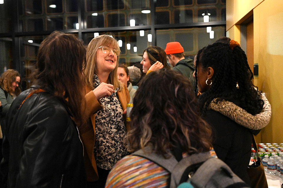 Brandeis journalism students speak with guest Margaret Talbot.