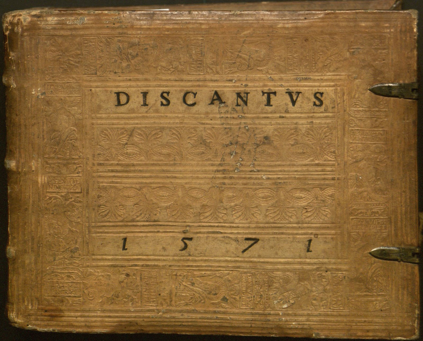 Cover of partbook DISCANTVS 1571, a bound volume with date 1571