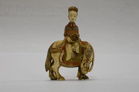 Snuff bottle resembling human figure on horseback
