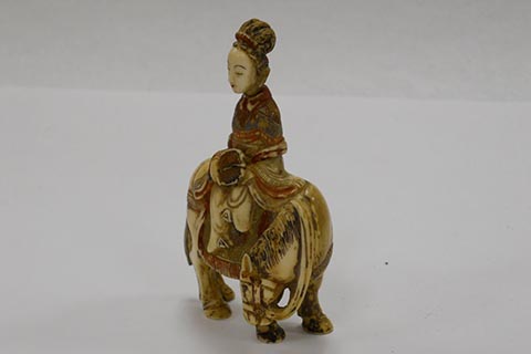 Snuff bottle resembling person on horseback, alternate view