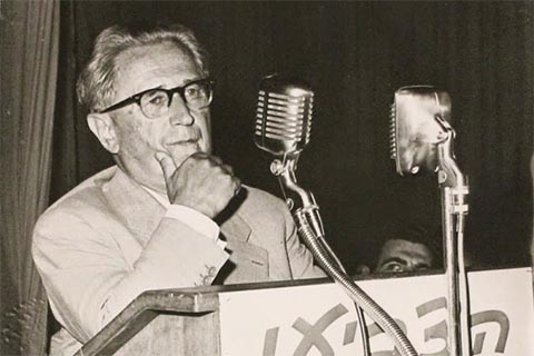 Nahum Glatzer at a podium