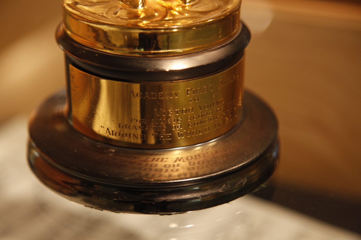 Close-up of front plaque/engravings on an Oscar