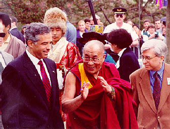 President Jehuda Reinharz, His Holiness the Dalai Lama, and Laurence Simon, Director, Sustainable International Development May 1998. The three men are standing. Many other people stand behind them.