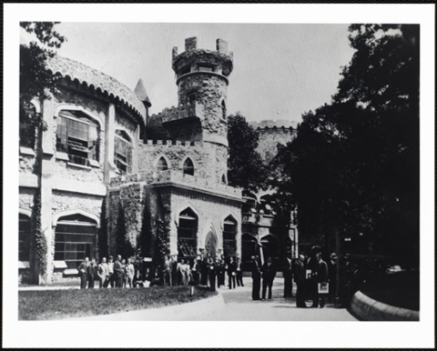 Large group of people standing in front of the Castle.