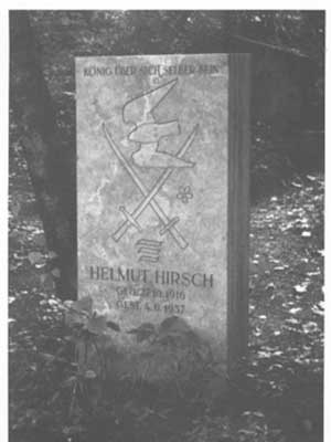 Photo of Hirsch's grave with an image of a bird, two swords and the words:  "König Veber Sich Selber Sein" (Be king over yourself)