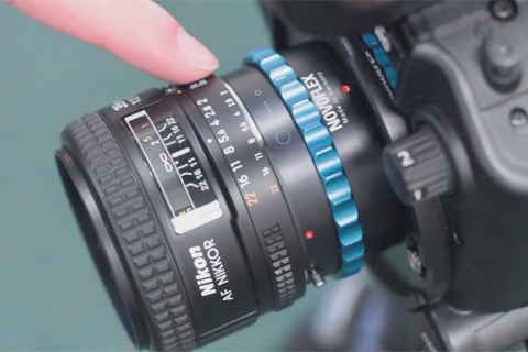 A finger adjusting a DSLR lens