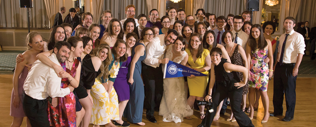 Photo of Brandeisians at the wedding of Jason Fenster ’08 ans Gavi Young ’09