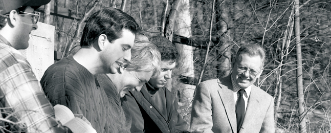 Transcendental Learning:  Fischer and a group of  students at Walden Pond in  Concord, Mass., in 1988.