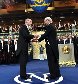 Michael Rosbash receives his Nobel medallion from King Carl XVI Gustaf of Sweden.