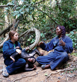 LA MERE: Amy Hanes, Heller MA’11, PhD’19 (left), interviews a fellow caregiver while a young charge plays.