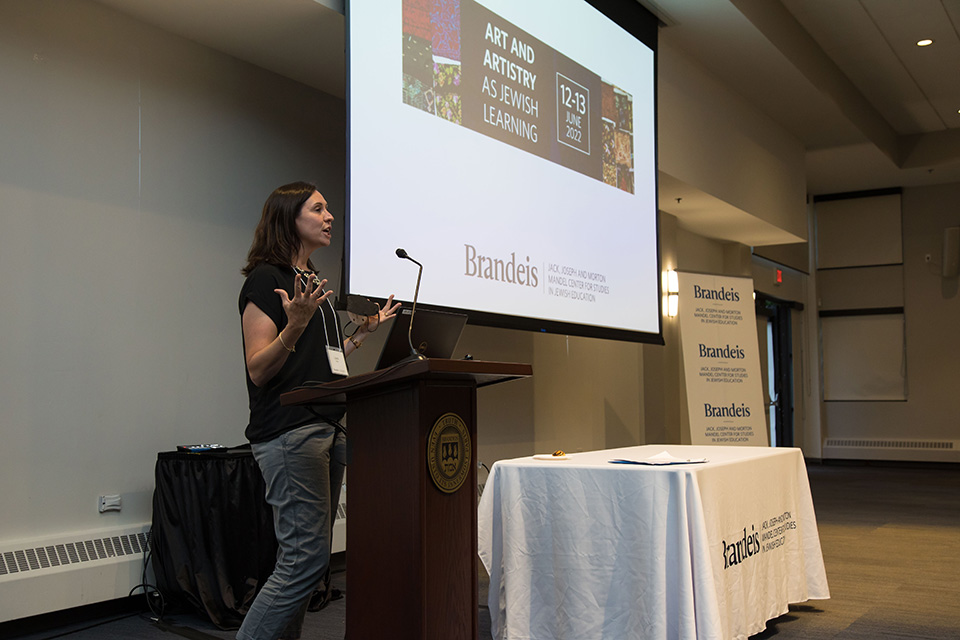 Laura Yares at podium.