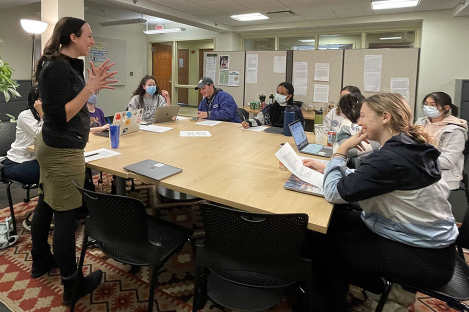 Posed picture of Prof. Ziva Hassenfeld and Scroll Lab participants around a table in the lab.