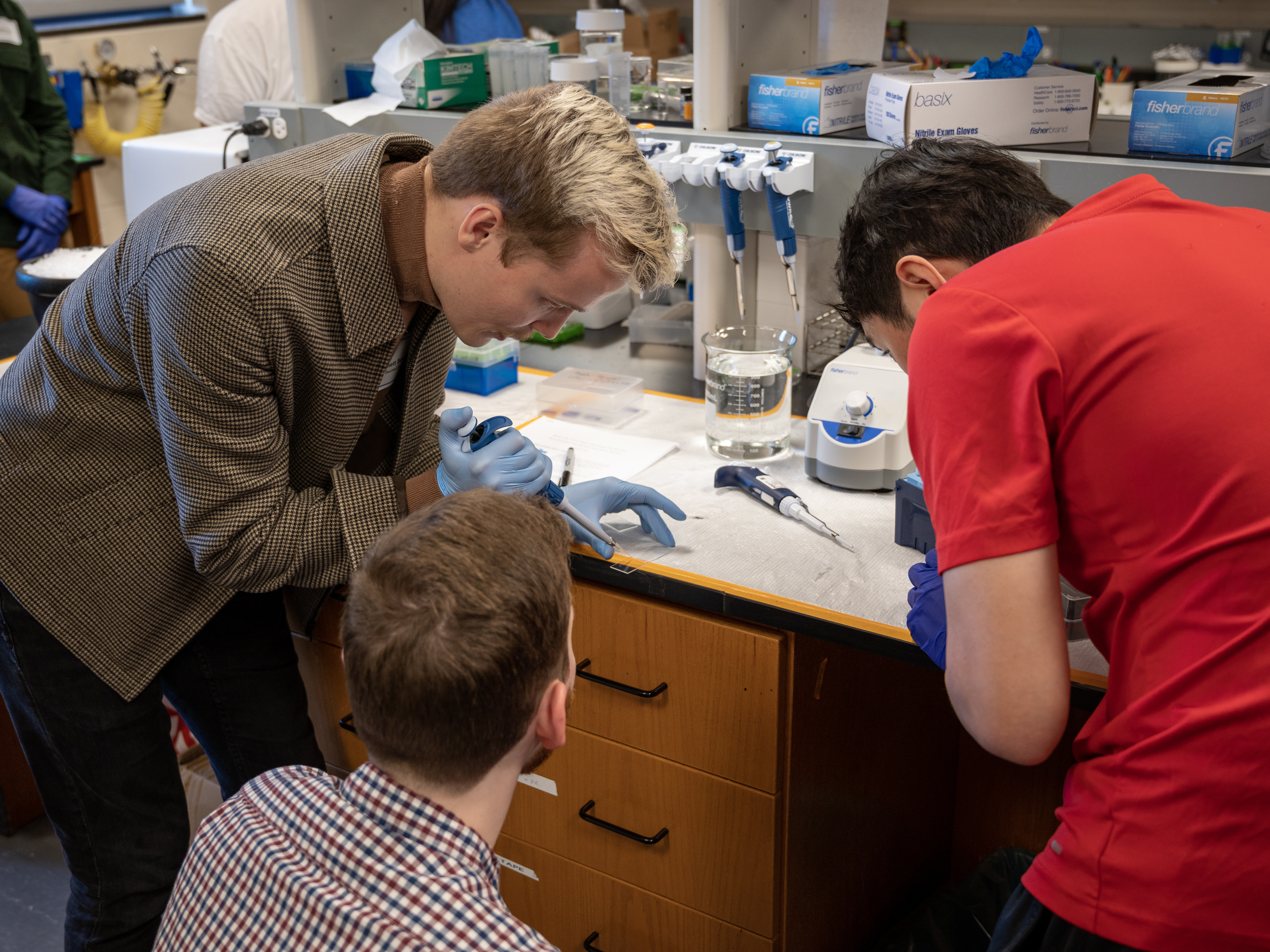 MRSEC members using IRG2 lab tools.