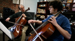 Joshua Gordon teaching cello lesson