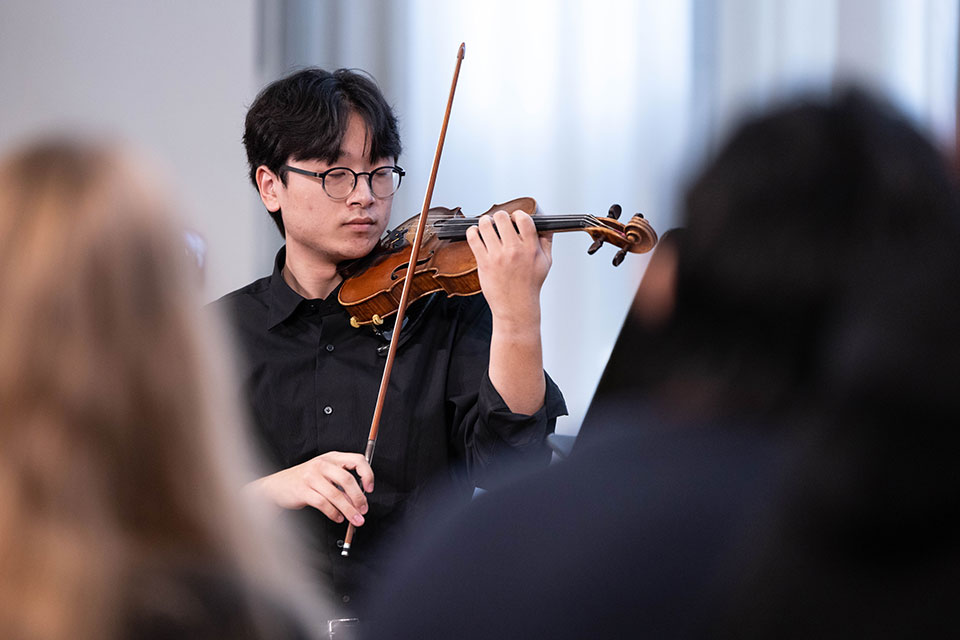 A student plays the violin.