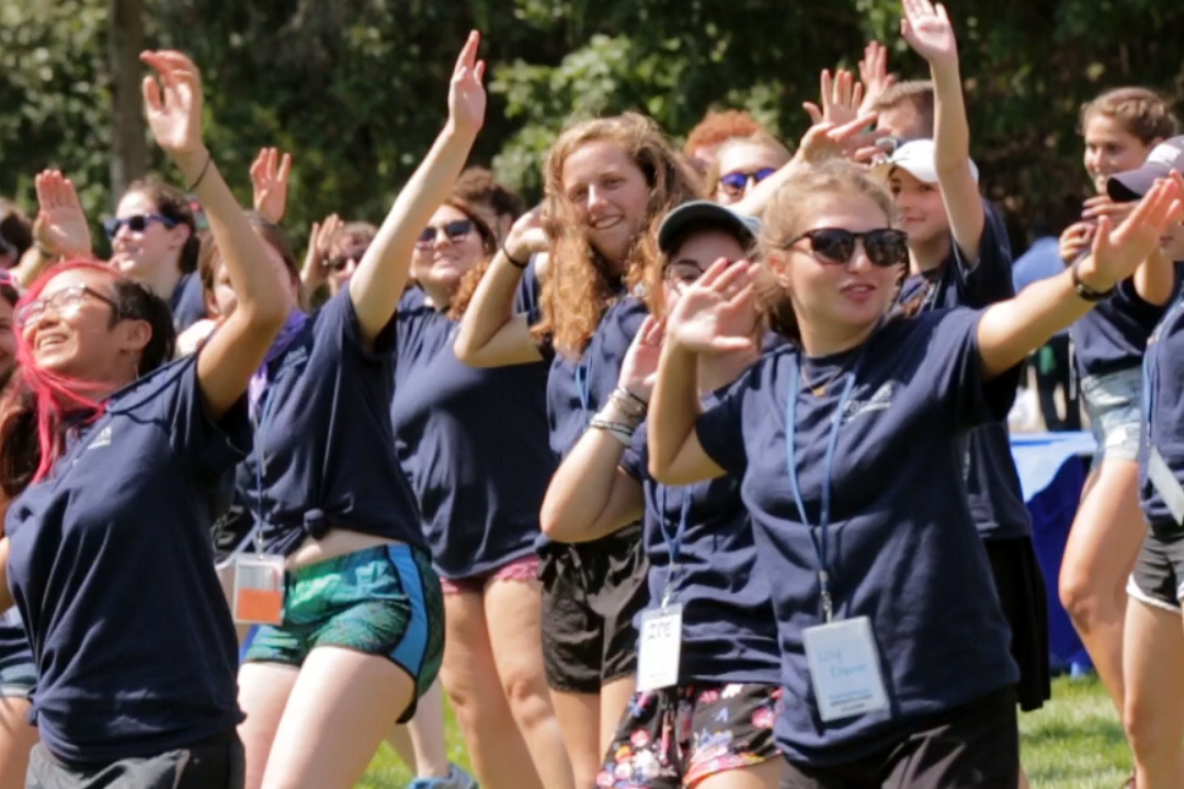 OLs dancing during Orientation