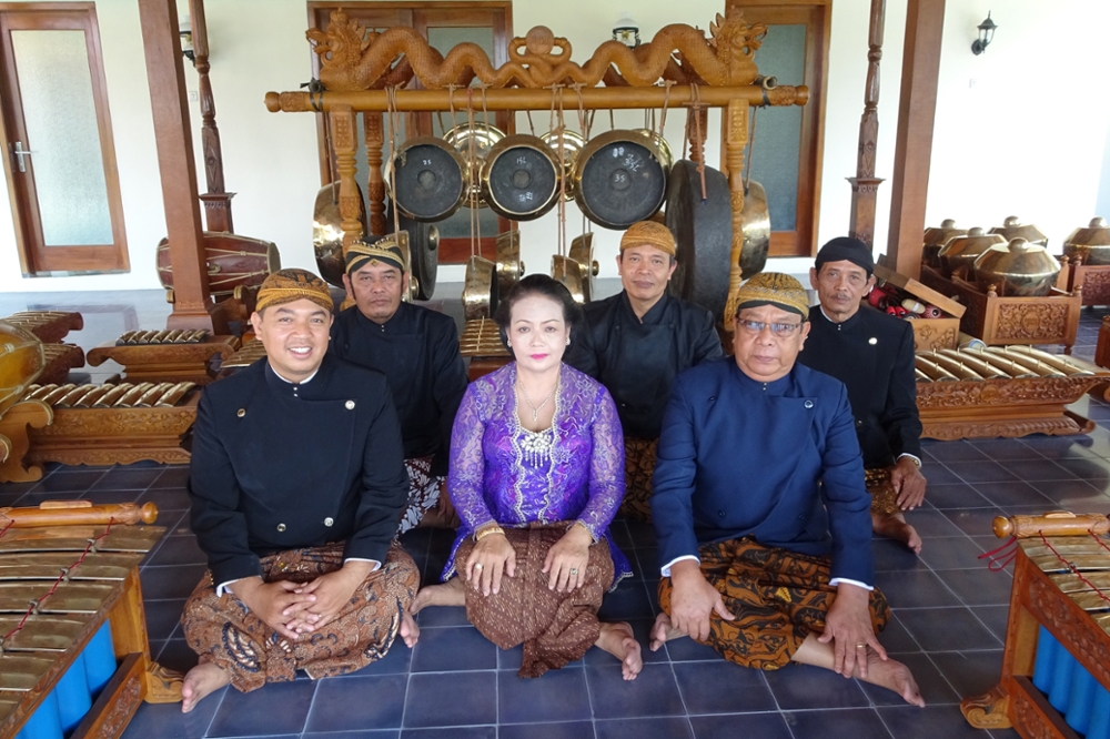 JAVANESE GAMELAN that will perform at Brandeis