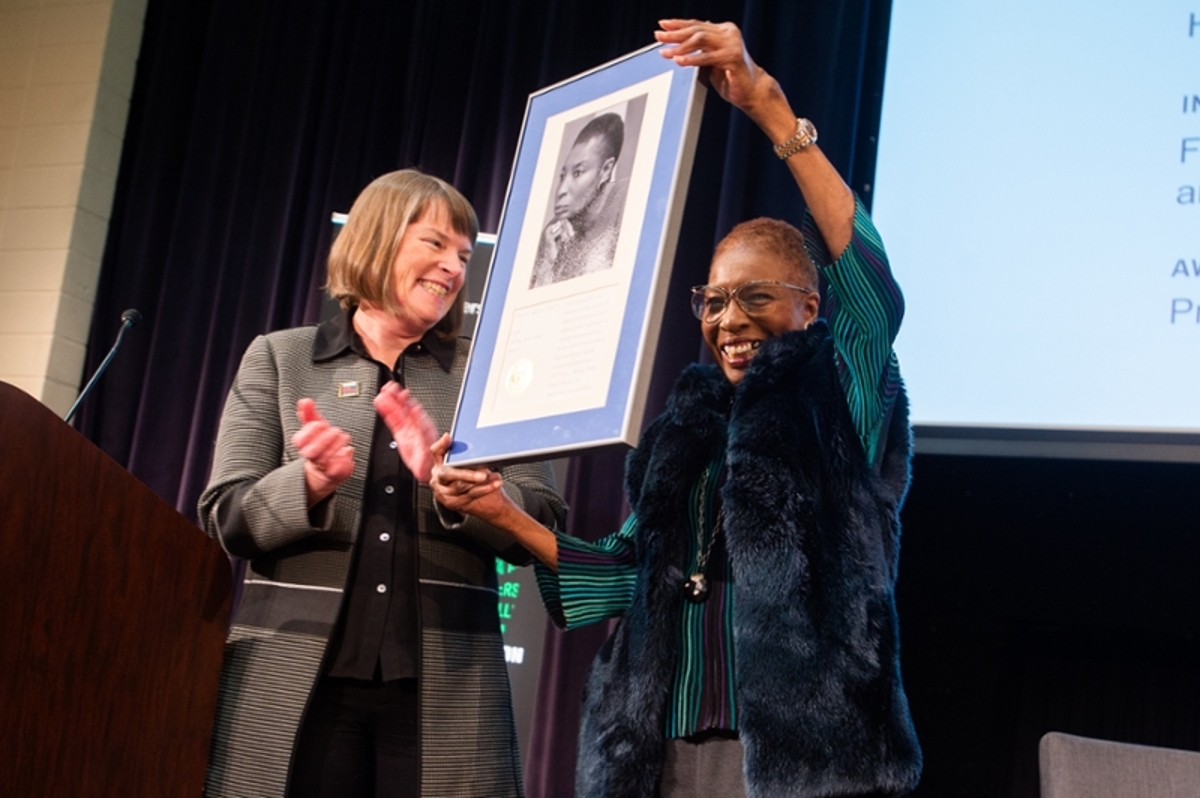 Hortense Spillers receivers Alumni Achievement Award from Lisa Lynch