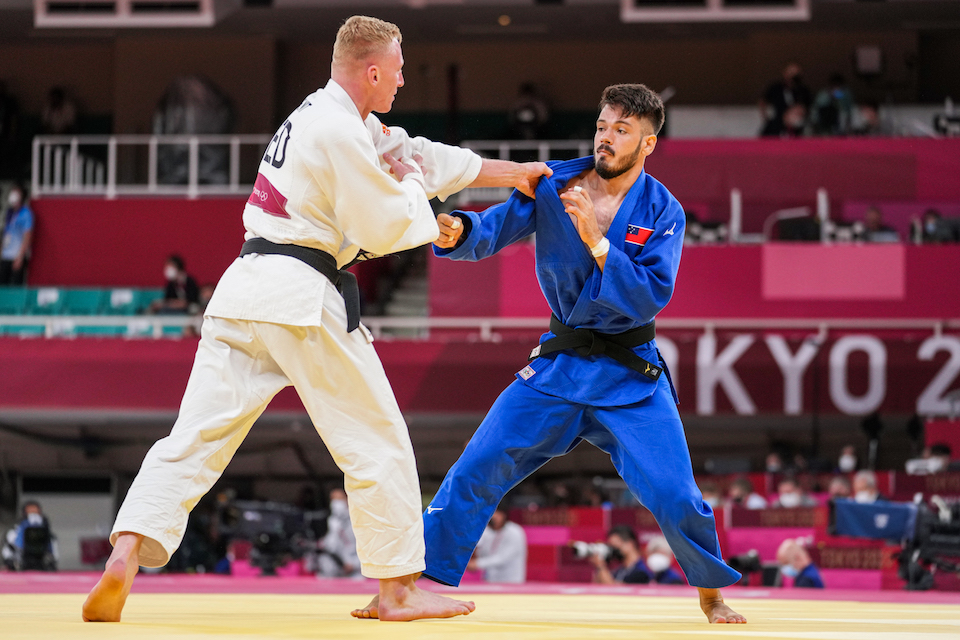 Frank de Wit of the Netherlands and Peniamina Percival of Samoa competing on Men -81 kg Elimination Round of 32 during the Tokyo 2020 Olympic Games at the Nippon Budokan on July 27, 2021 in Tokyo, Japan