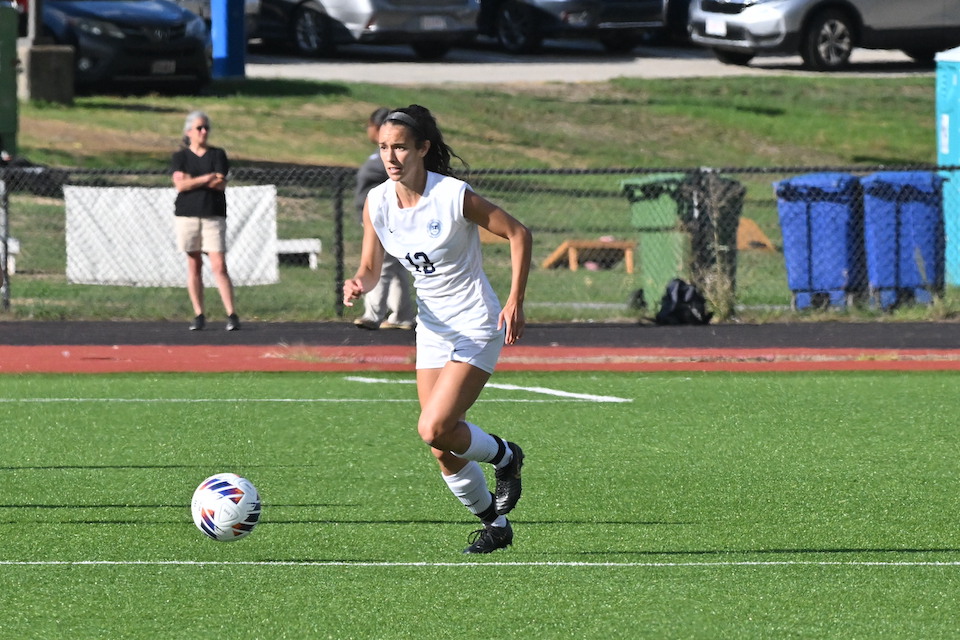 Juliette Carreiro with the ball