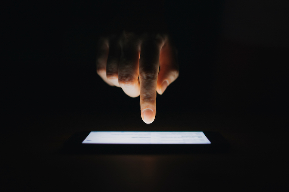finger pressing phone