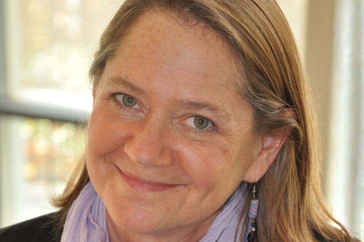 Headshot of Elizabeth Rosenzweig 