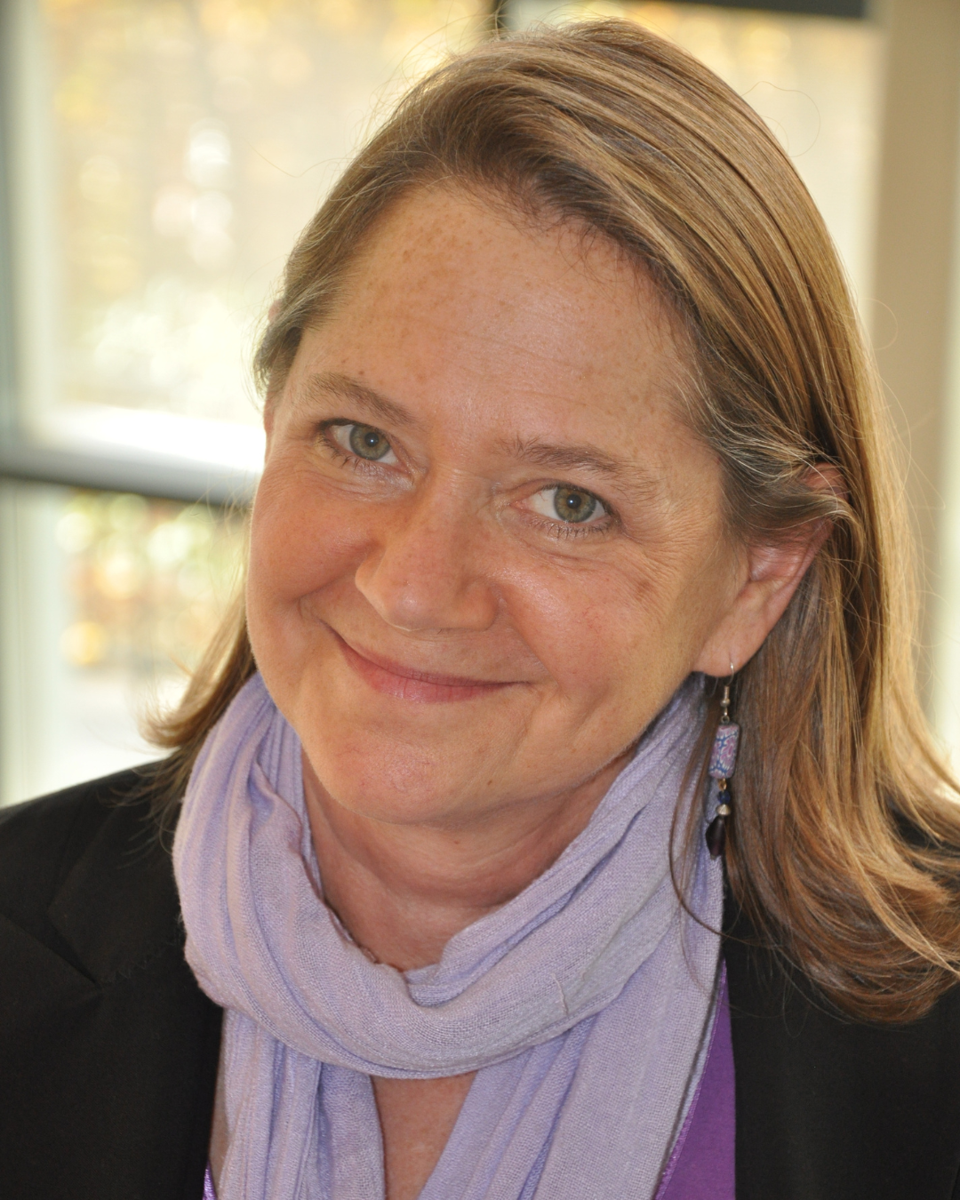 Headshot of Elizabeth Rosenzweig