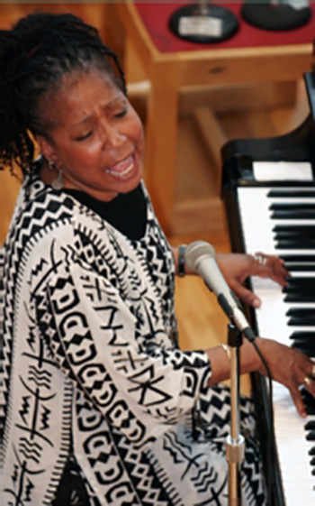 jane sapp performing at piano