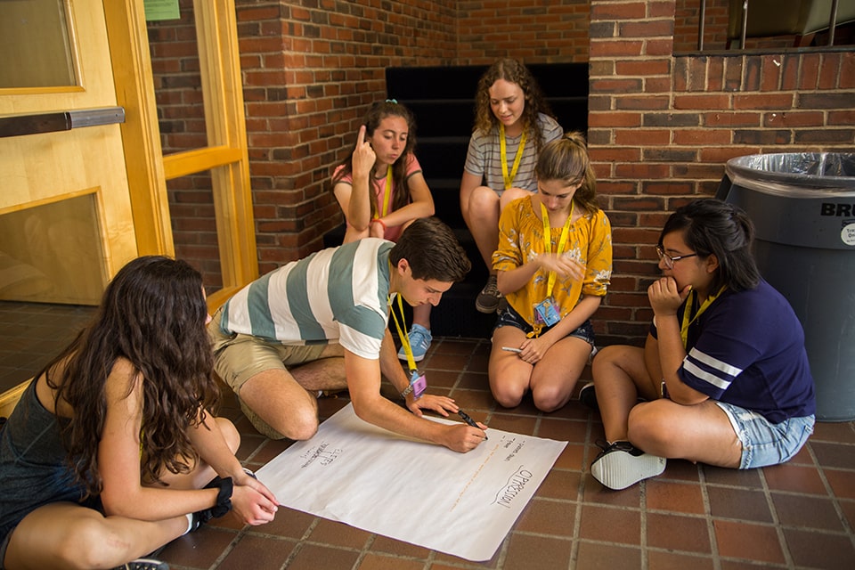 Students work together on a presentation