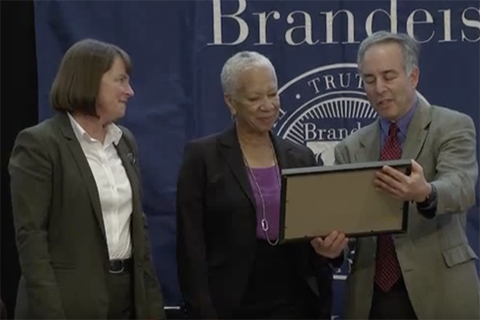 Angela Blackwell receiving the Richman Fellow award.