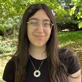 Head shot - Hannah Shapiro