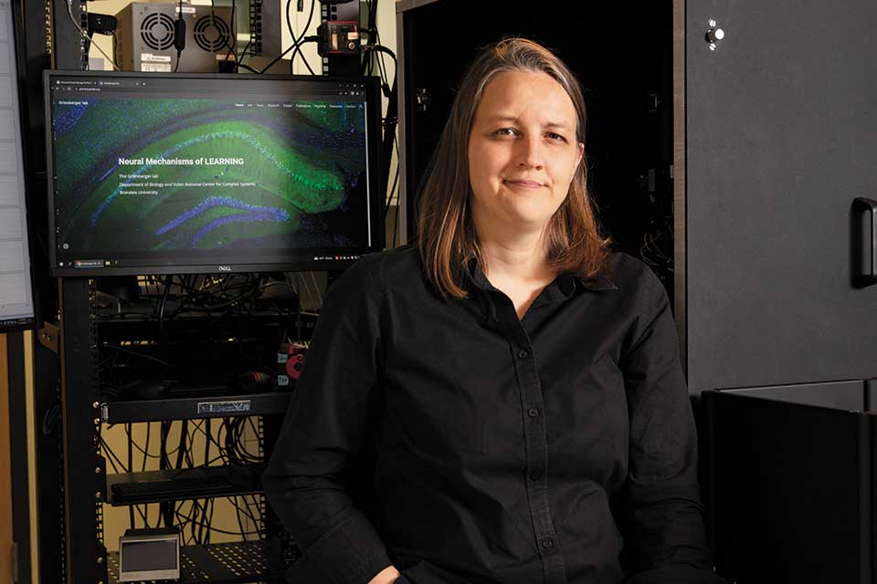Christina Grienberger in front of a computer screen