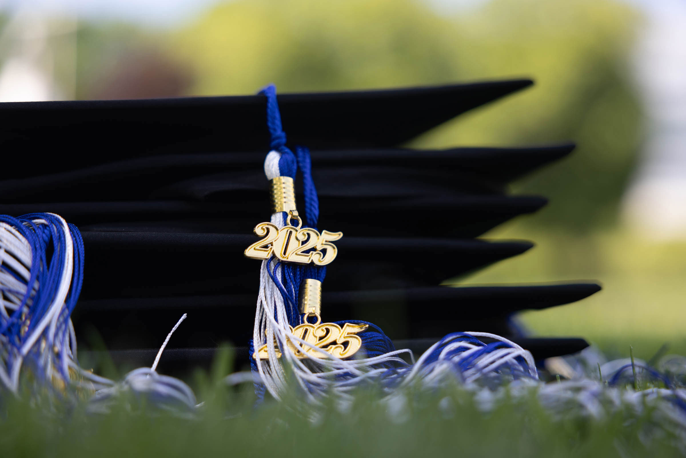 A graduation mortar board that reads "2025" on the tassel.