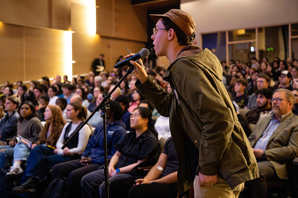 A student in the audience asks Attorney General Campbell a question.