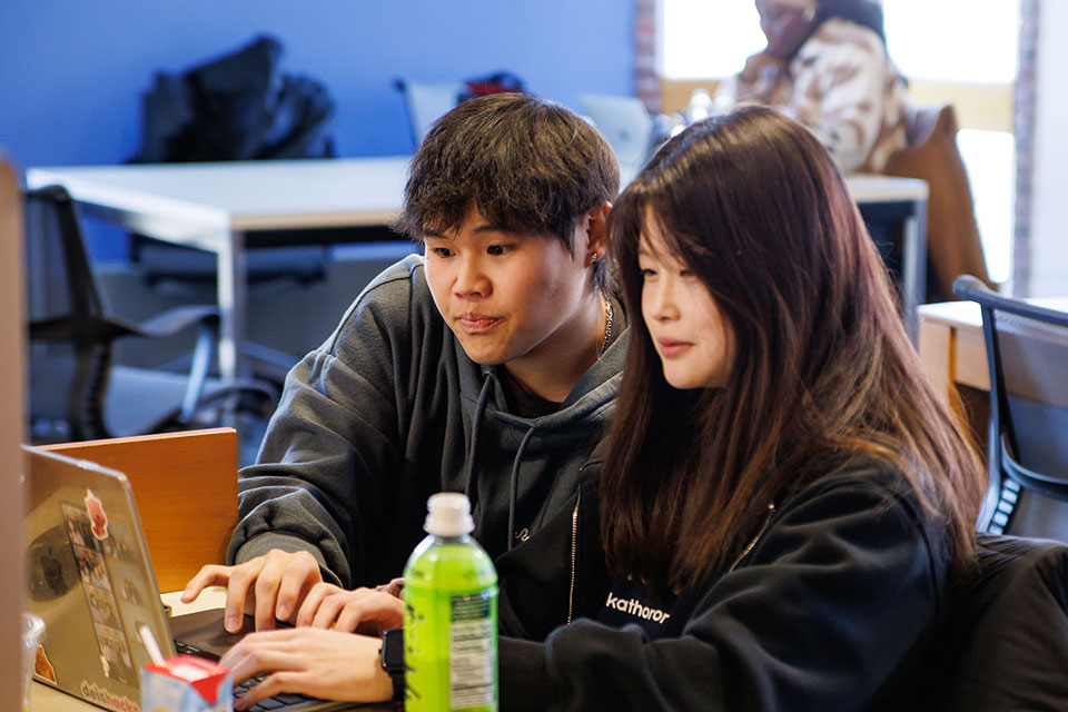 Two students work together on a laptop during DeisHacks2026