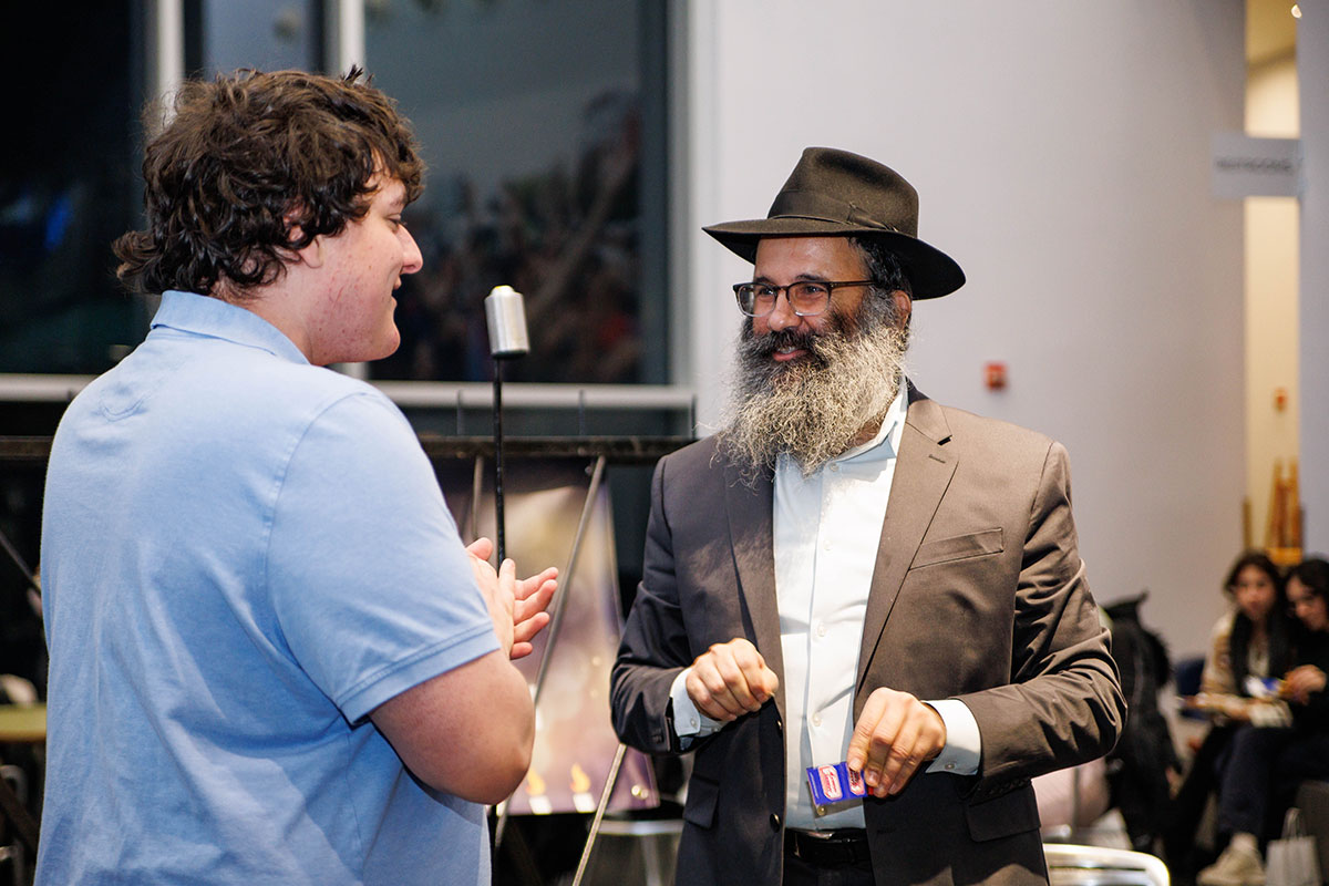 A student speaks with Rabbi Chein.