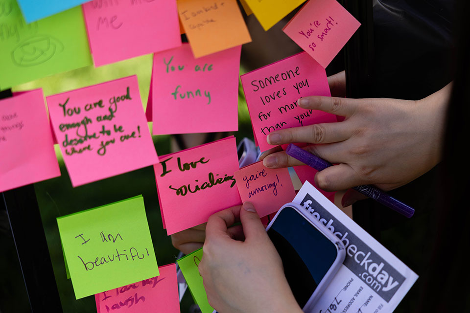 Sticky notes with encouraging notes written on them.