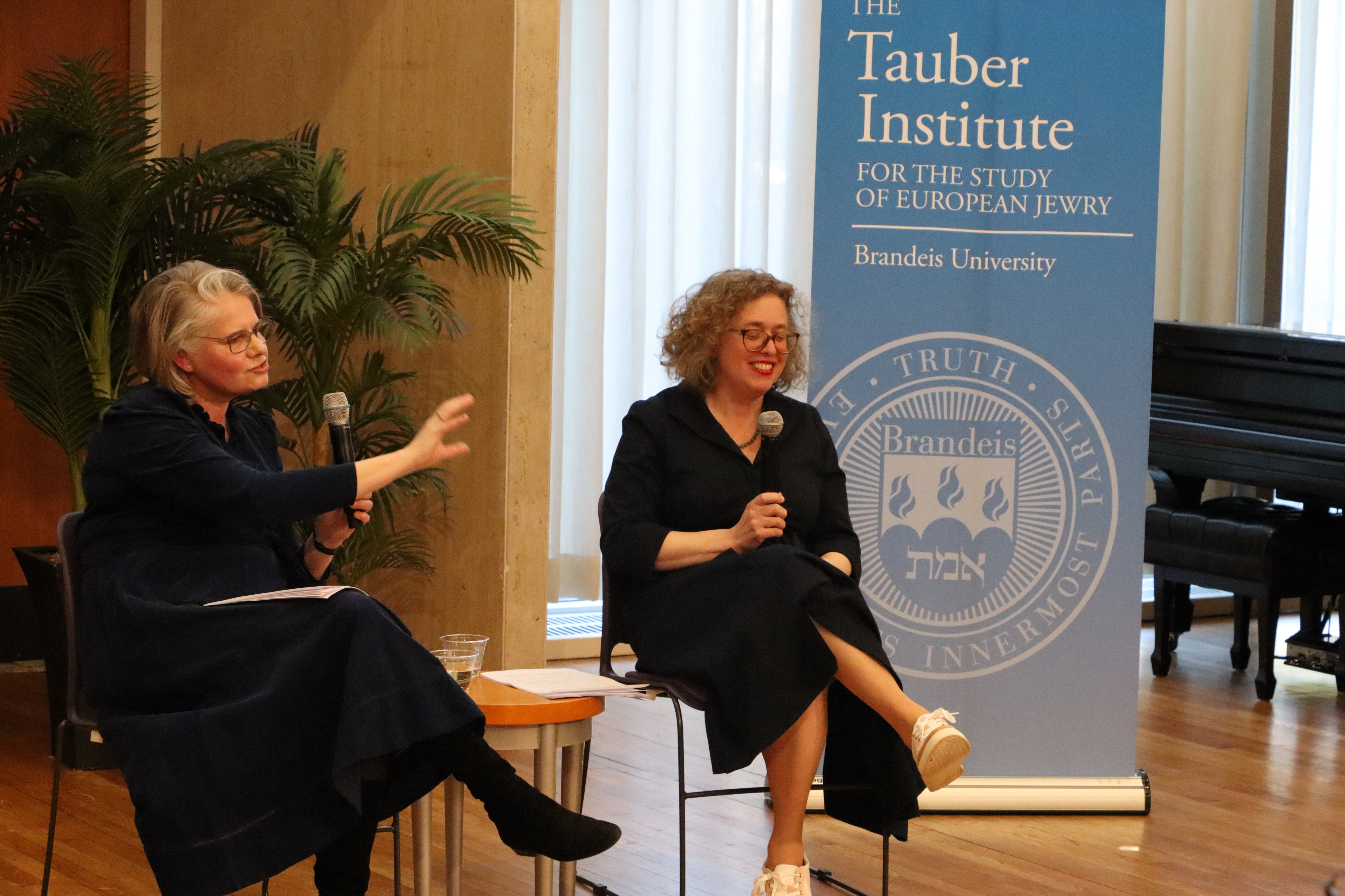 An image of Juliet Carey and Abigail Green at the 61th Annual Simon Rawidowicz Memorial Lecture.