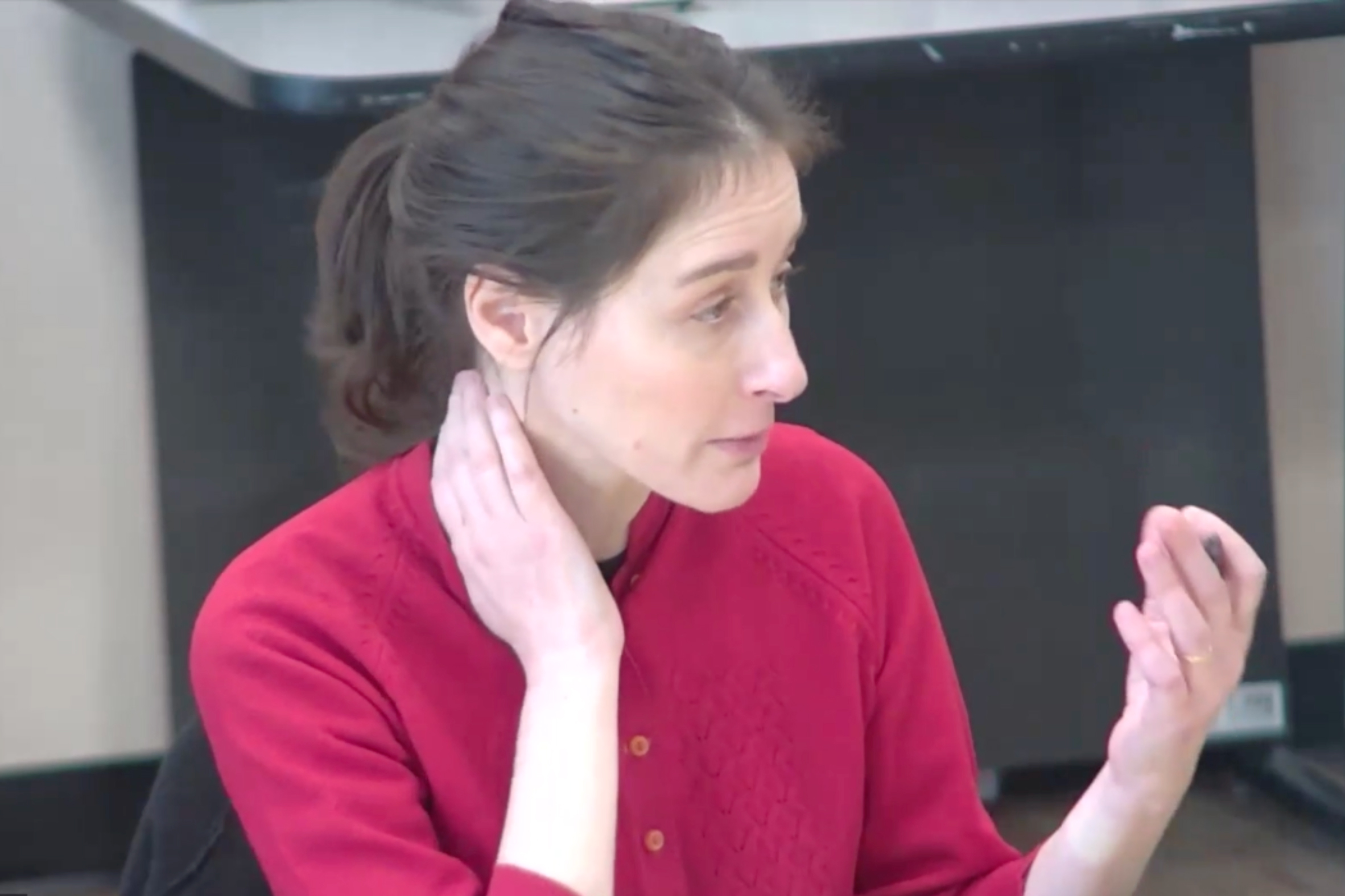 An image of Noa Tsaushu presenting at the Jewish Studies Colloquium.