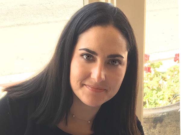 The portrait photo of Sari Seigel